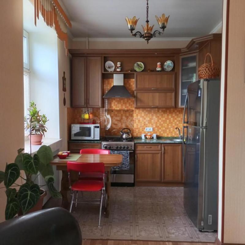 Продам, 3 комнатная кв плюс кухня/столовая 26 м/кв.сталинка, высокие потолки, ж/б перекрытия, отличн - Орск