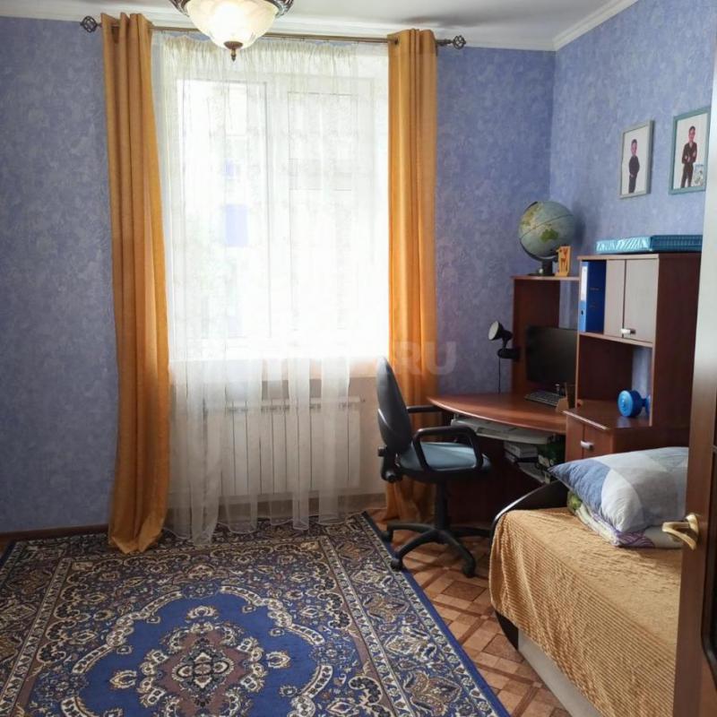 Продам, 3 комнатная кв плюс кухня/столовая 26 м/кв.сталинка, высокие потолки, ж/б перекрытия, отличн - Орск