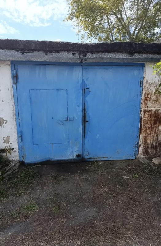 Продам гараж в центре Гая сухой, крыша отремонтирована этой осенью. - 