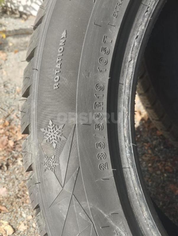 Зимняя шипованная резина 235/55 R19
Использовалась один сезон,состояние новой. - Гай