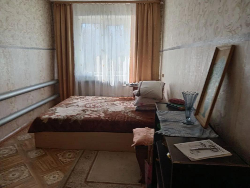 Продам дом (дом на двух хозяев), баня, сарай, большой участок в доме погреб, отопление электр.(380в) - Гай
