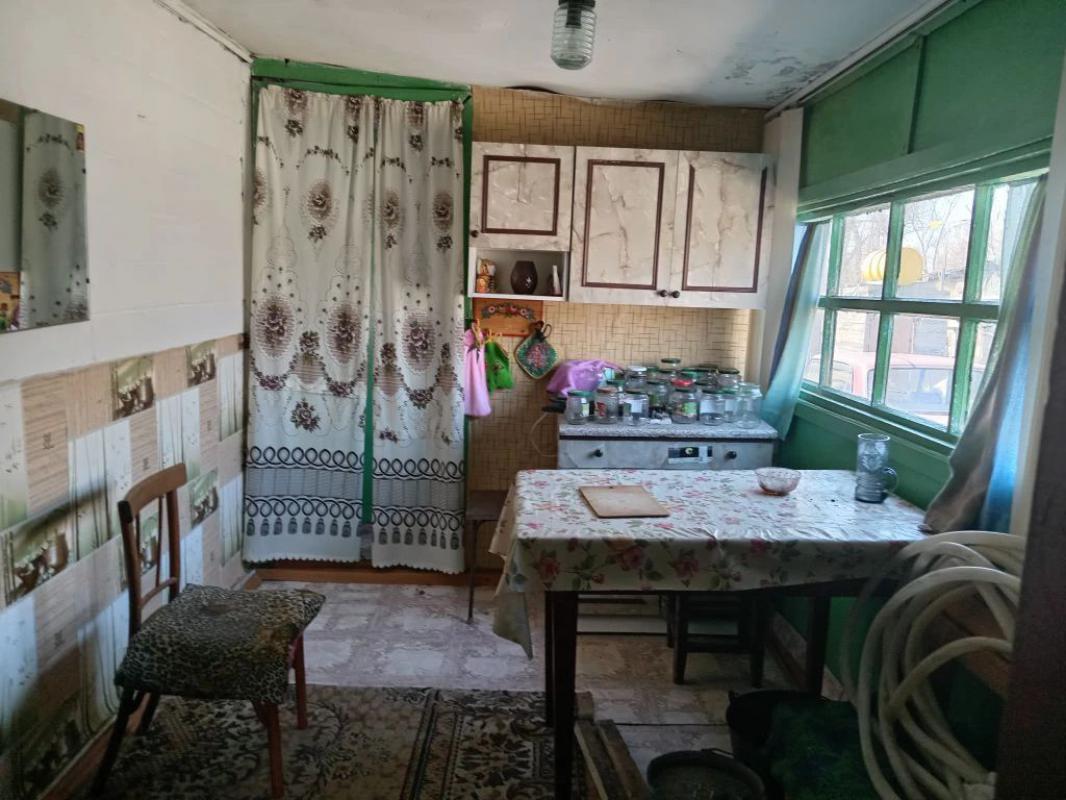 Продам дом (дом на двух хозяев), баня, сарай, большой участок в доме погреб, отопление электр.(380в) - Гай