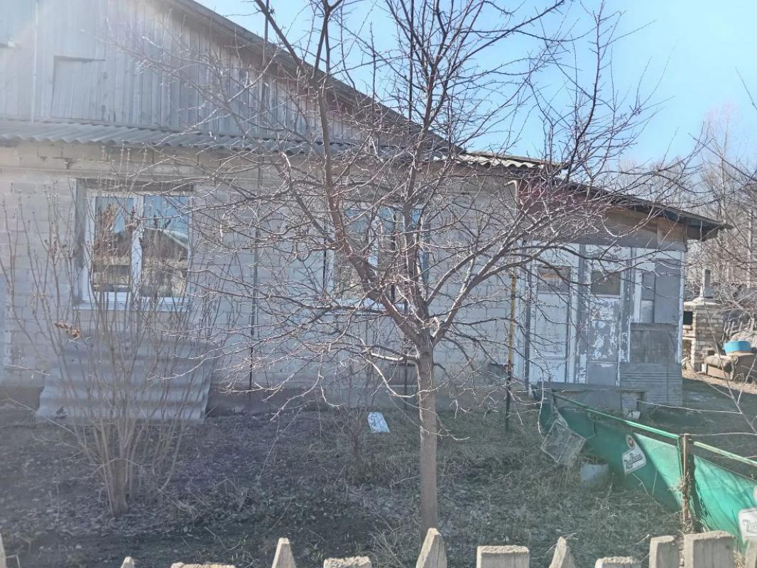 Продам дом (дом на двух хозяев), баня, сарай, большой участок в доме погреб, отопление электр.(380в) - Орск