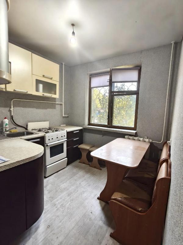 В продаже двухкомнатная квартира по улицы Советской 106, остановка Гагарина. - Новотроицк