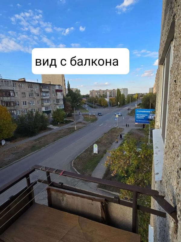 Продаётся уютная квартира с  изолированными комнатами на четвёртом этаже панельного дома. - Новотроицк