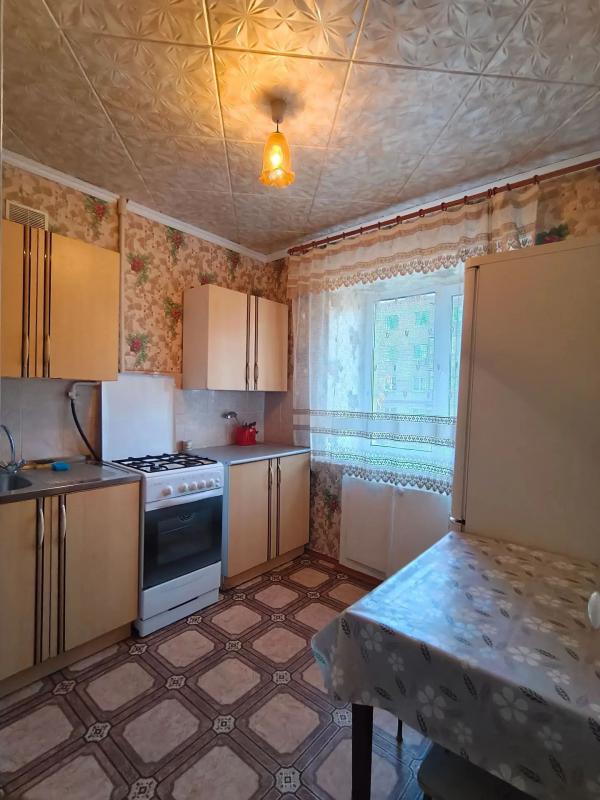 ПРОДАËТСЯ 1 - КОМНАТНАЯ КВАРТИРА, НА 3-ЕМ ЭТАЖЕ, В КИРПИЧНОМ ДОМЕ, В ЦЕНТРЕ ГОРОДА. - Новотроицк