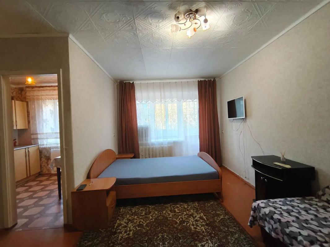ПРОДАËТСЯ 1 - КОМНАТНАЯ КВАРТИРА, НА 3-ЕМ ЭТАЖЕ, В КИРПИЧНОМ ДОМЕ, В ЦЕНТРЕ ГОРОДА. - Новотроицк