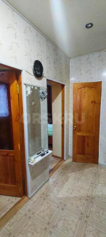 Продам 3-х комнатную квартиру в кирпичном доме на первом этаже по пер. - Орск