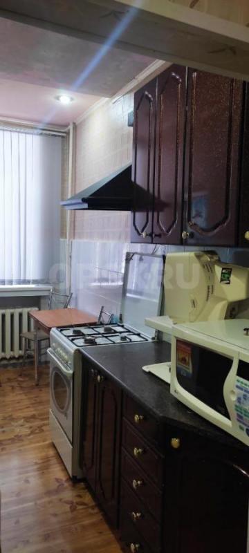 Продам 3-х комнатную квартиру в кирпичном доме на первом этаже по пер. - Орск