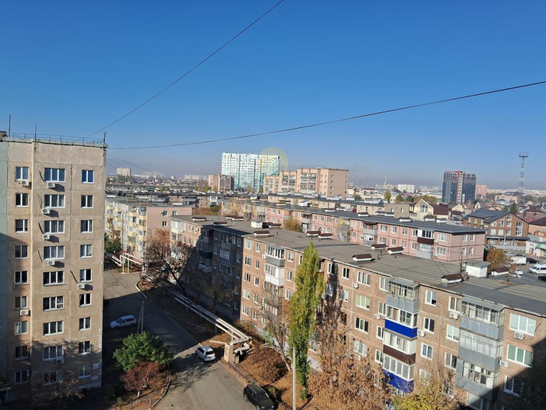Продается 1 комнатная квартира на 9 этаже, 10 этажного дома(10 технический этаж) Площадь полезная 28 - Оренбург