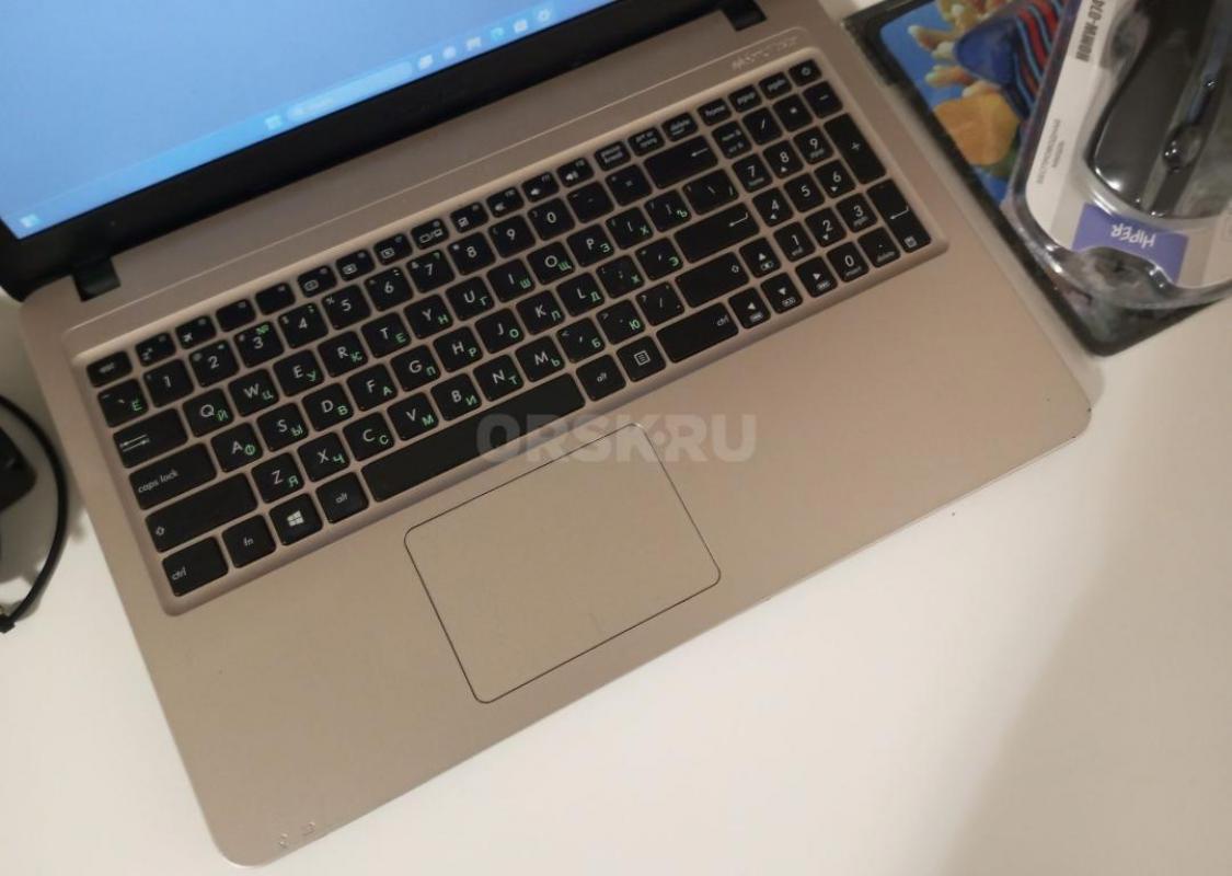 Ноутбук ASUS
Процессор 2 ядра 2 потока
2gb оперативной памяти
Видиокарта встроенная AMD Radeon R2 - Орск