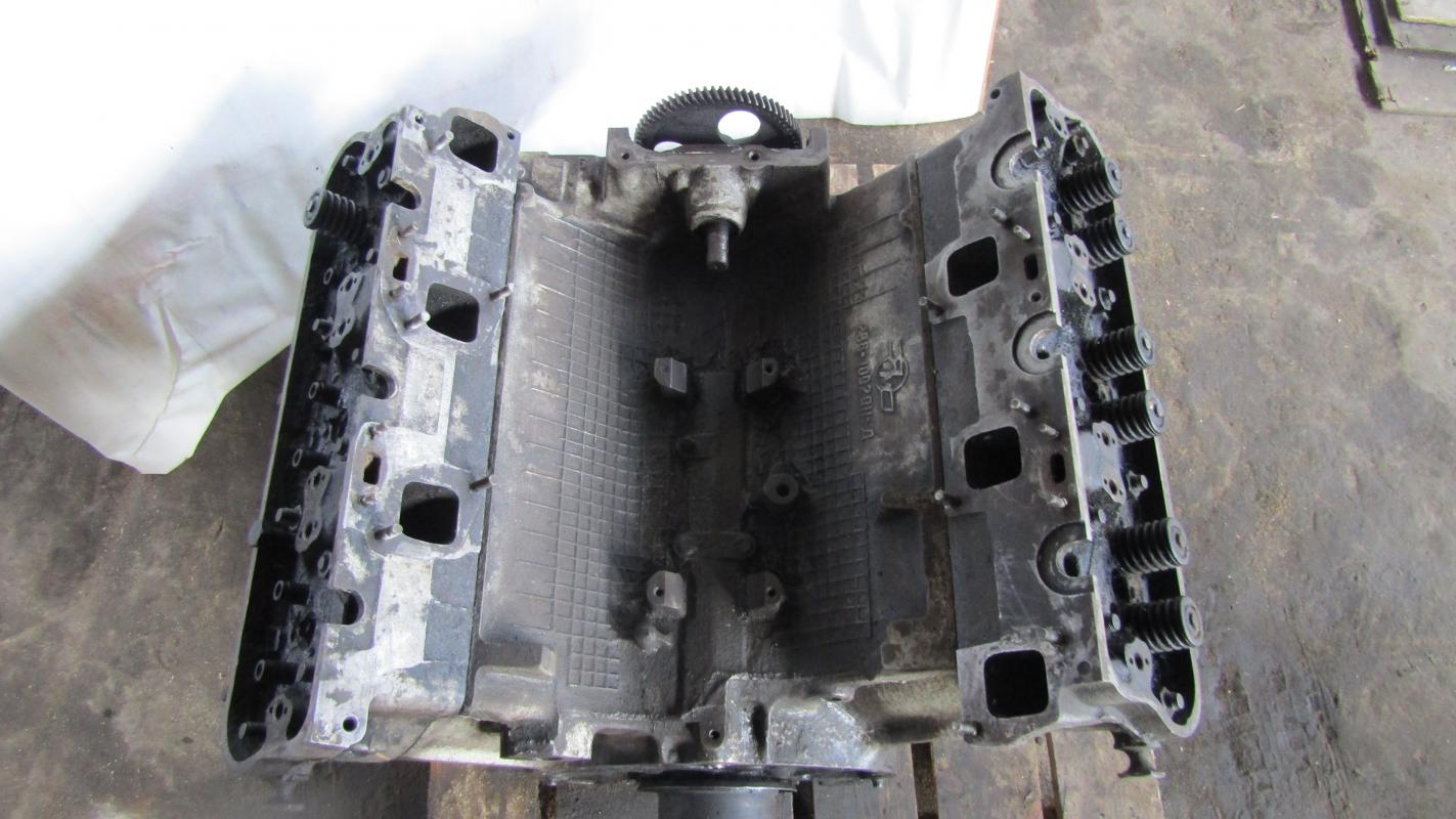 Двигатель ЯМЗ-236, Укомплектован: головка блока, поршни, каленвал - Орск