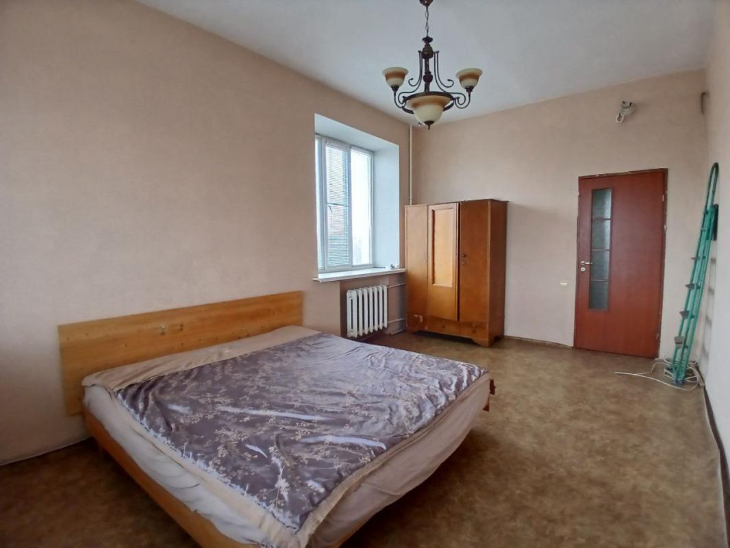 В продаже двухкомнатная квартира старого типа по адресу ул. - Новотроицк