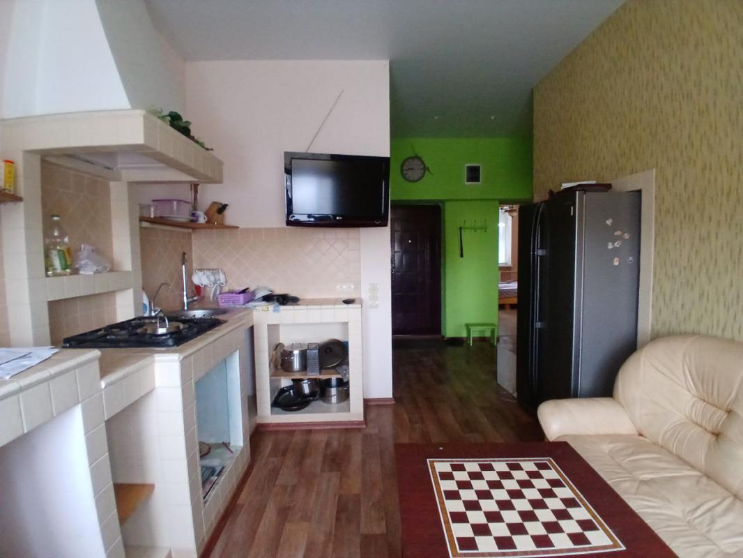 В продаже двухкомнатная квартира старого типа по адресу ул. - Новотроицк