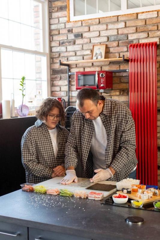 ПОВАР-СУШИСТ
СУ ШЕФ

В суши маркете Кухня Солнца открыта вакансия Повара сушиста и Су шефа 
став - Новотроицк