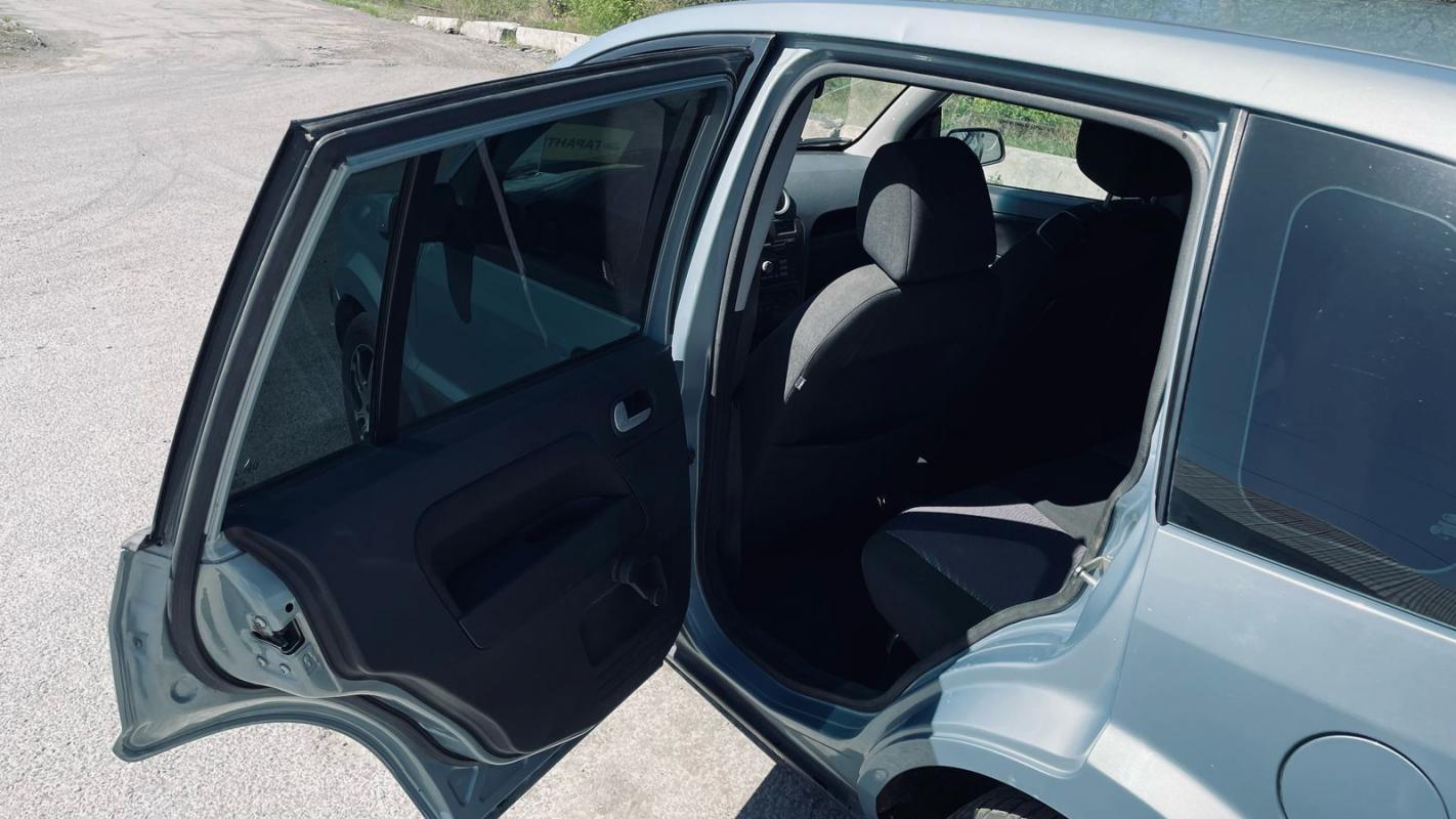 Продается Ford Fusion 2008 года
Комплектация :
- ДВС 1,6; 101 л.с
- Кондиционер (климат контроль) - Новотроицк