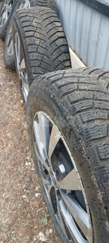 Продам комплект зимних шин Michelin X-Ice North 4     185 65 R15      4/100 - Не указан