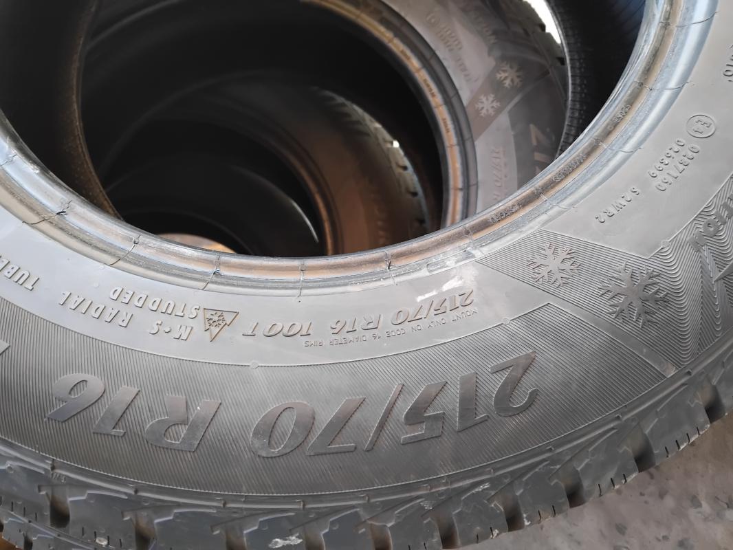 Продам комплект зимних шин МАТАДОР 215/70 R16 в отличном состоянии, без грыж и проколов, шипов малов - Орск