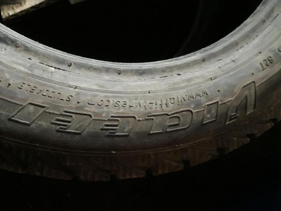 Два зимних баллона Viatti 185/55 R15, без грыж и порезов, протектор хороший, на одном есть шипы почт - Орск