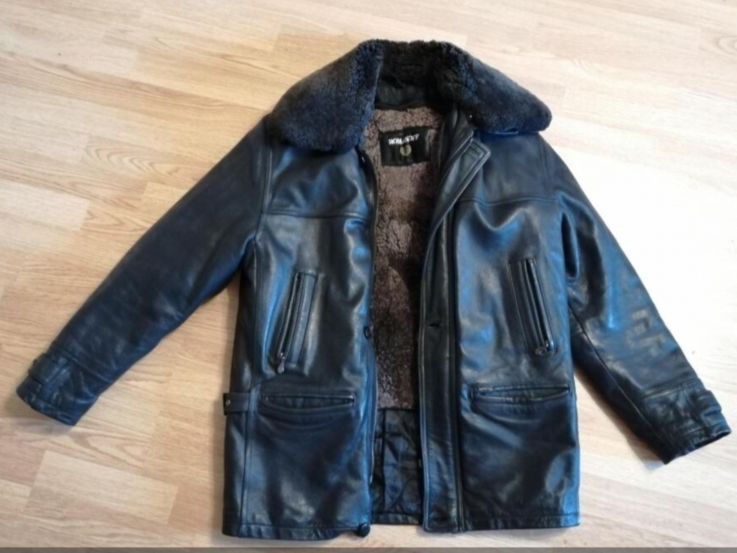2 Кожаные куртки ! ! ! 1) Стильную с капюшоном на меху кожаную мужскую  зимнюю куртку, размер надо м - Новотроицк