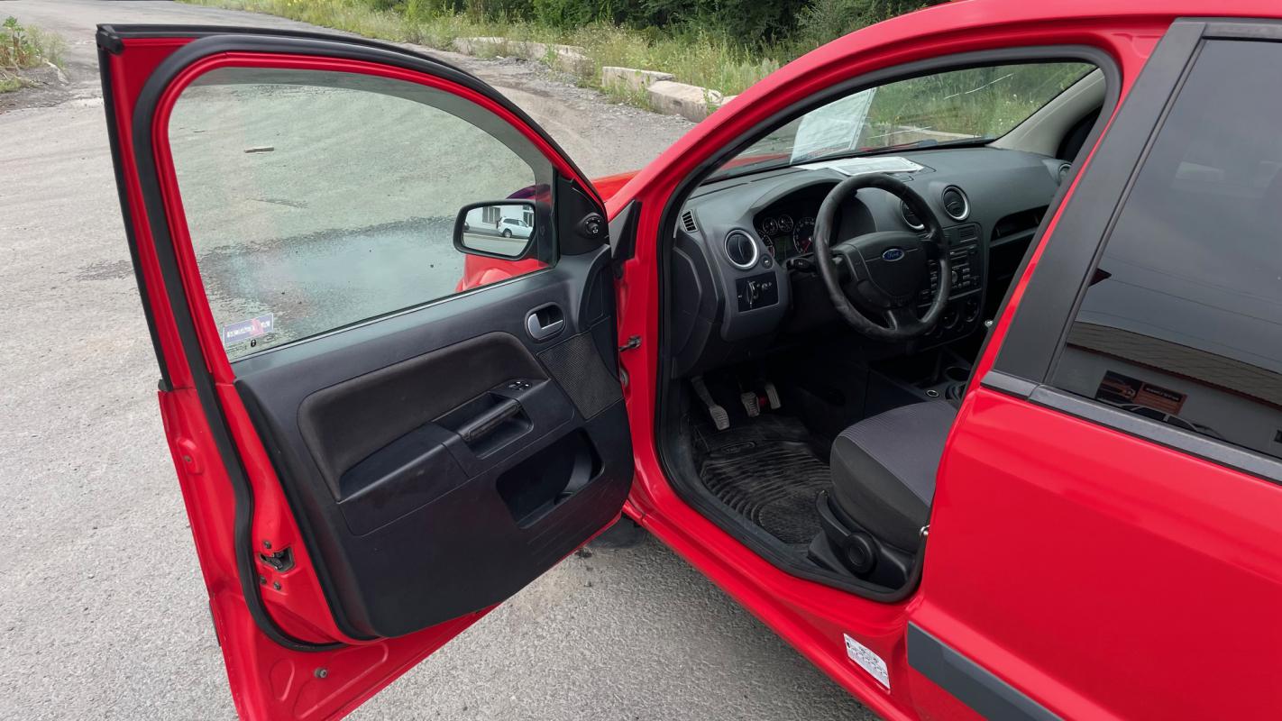 Продается Ford Fusion 2007 года

Комплектация :

- Электростеклоподъёмники.

- Аудио система. - Новотроицк