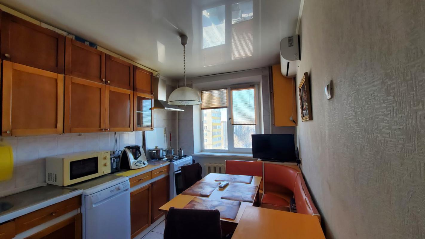 Продаётся 3-комнатная квартира по адресу: ул. - Гай