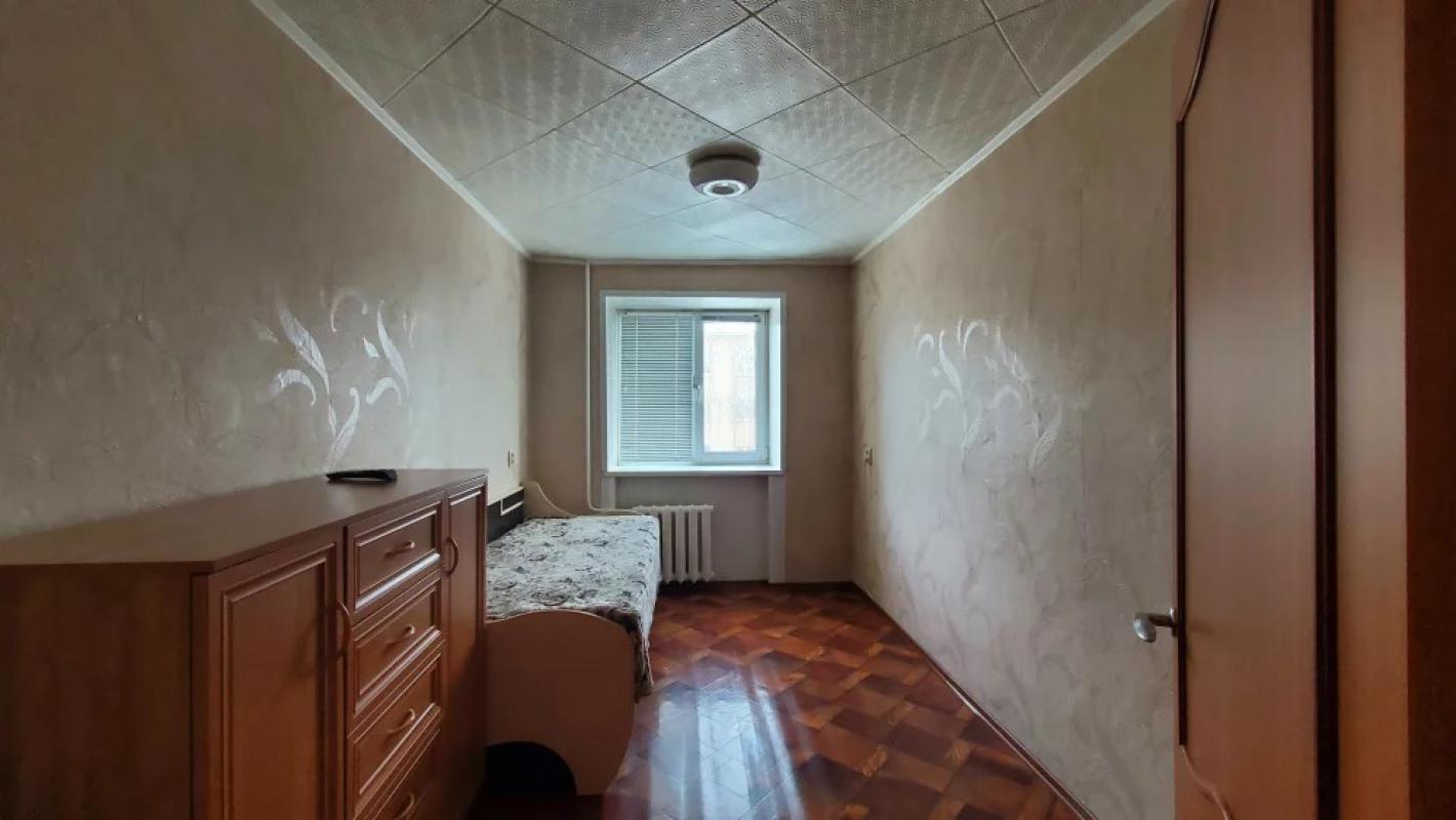 В продаже уютная 3-х комнатная квартира, по адресу ул Молодежная д 67 расположенная на 4 этаже с общ - Гай