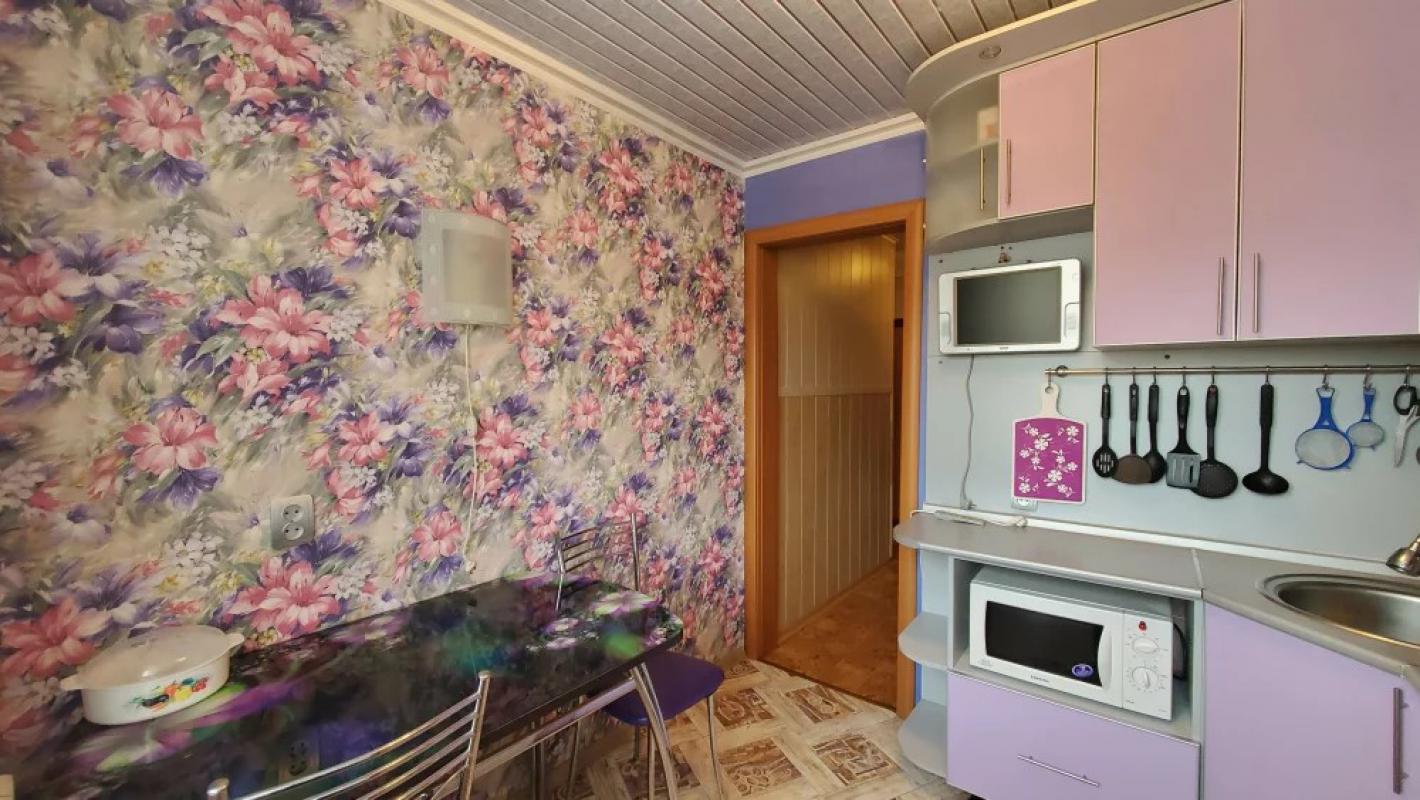 В продаже уютная 3-х комнатная квартира, по адресу ул Молодежная д 67 расположенная на 4 этаже с общ - Гай