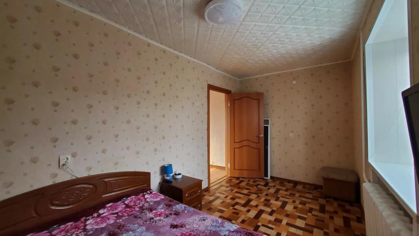 В продаже уютная 3-х комнатная квартира, по адресу ул Молодежная д 67 расположенная на 4 этаже с общ - Гай