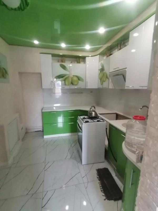 Продам в четырех квартирном доме две квартиры переоборудованные в одну (перепланировка узаконена) в - Гай