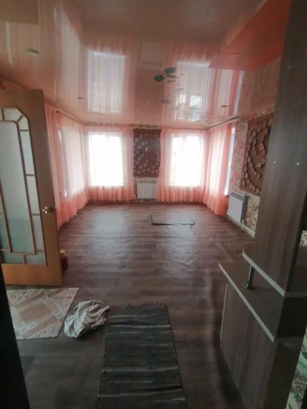 Продам в четырех квартирном доме две квартиры переоборудованные в одну (перепланировка узаконена) в - Гай