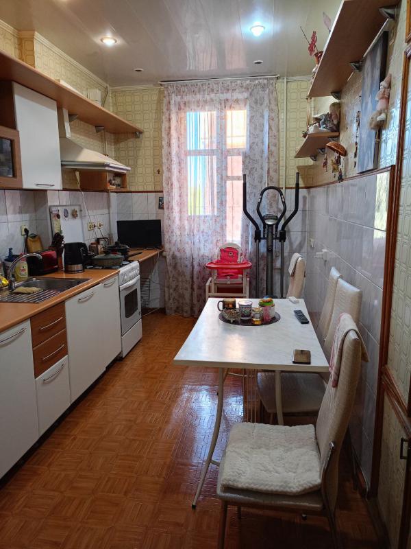 🏠 Продам 3-комнатную квартиру, на втором этаже трёхэтажного дома, 90 кв. - Новотроицк