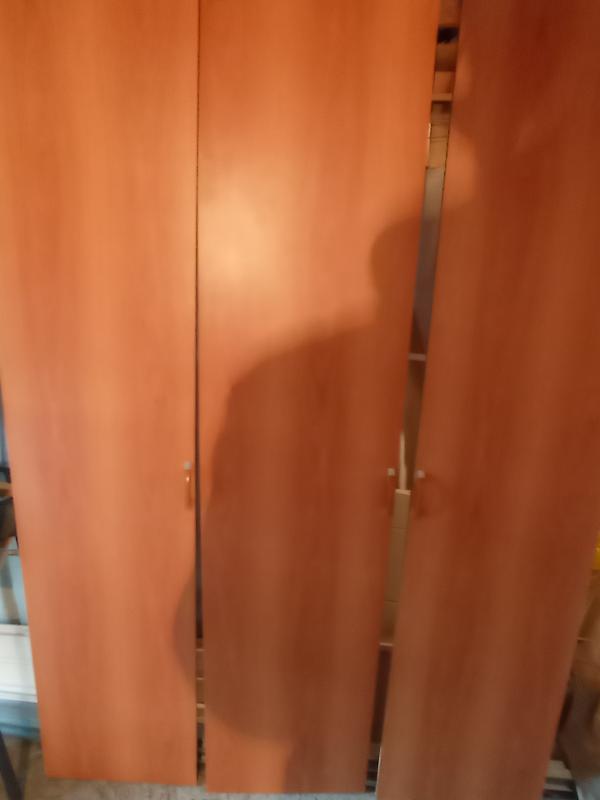 Продается встроенный шкаф без боковых стенок,высокий,добротный,дешево!!! 1.49 м на 2 .35 м. - Новотроицк