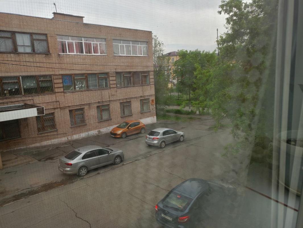 Продаётся уютная двухкомнатная квартира по цене однокомнатной улица Жукова 9, район Парка.
- город - Новотроицк