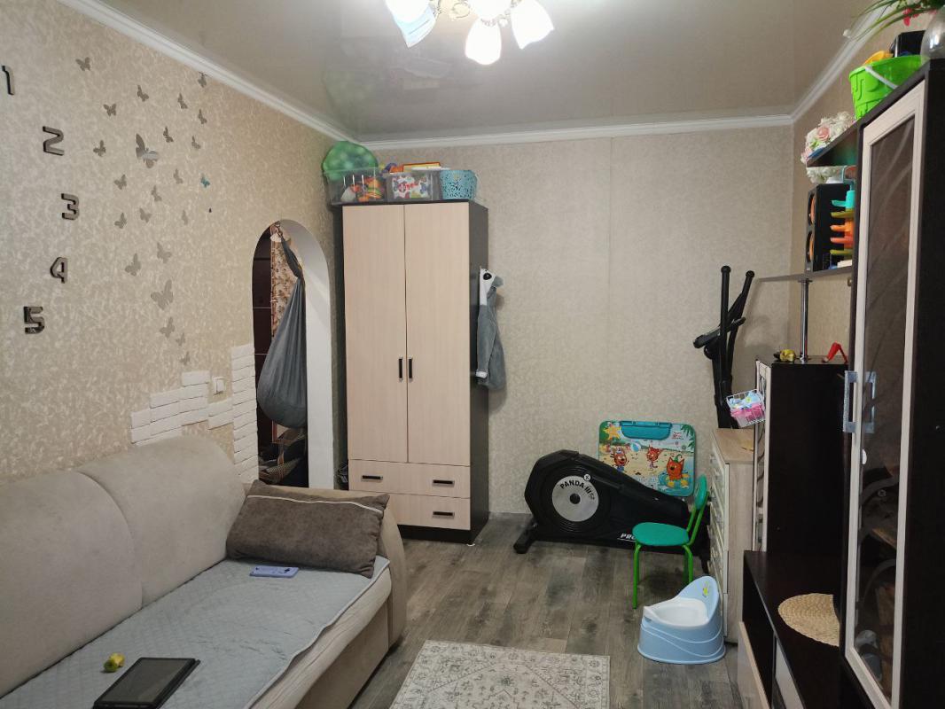 Продаётся уютная двухкомнатная квартира по цене однокомнатной улица Жукова 9, район Парка.
- город - Новотроицк