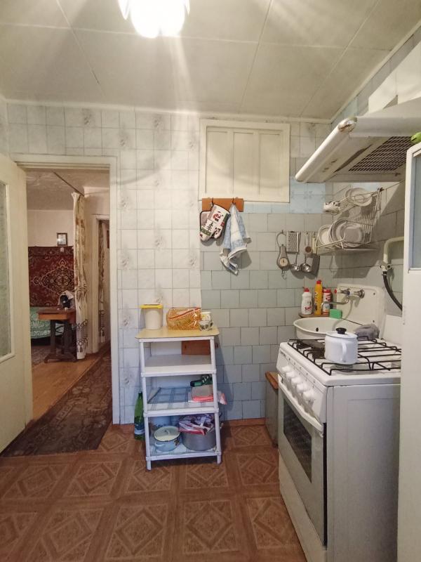 Продается 1-комнатная квартира  на 1 этаже 5-ти этажного кирпичного дома по адресу г. - Новотроицк