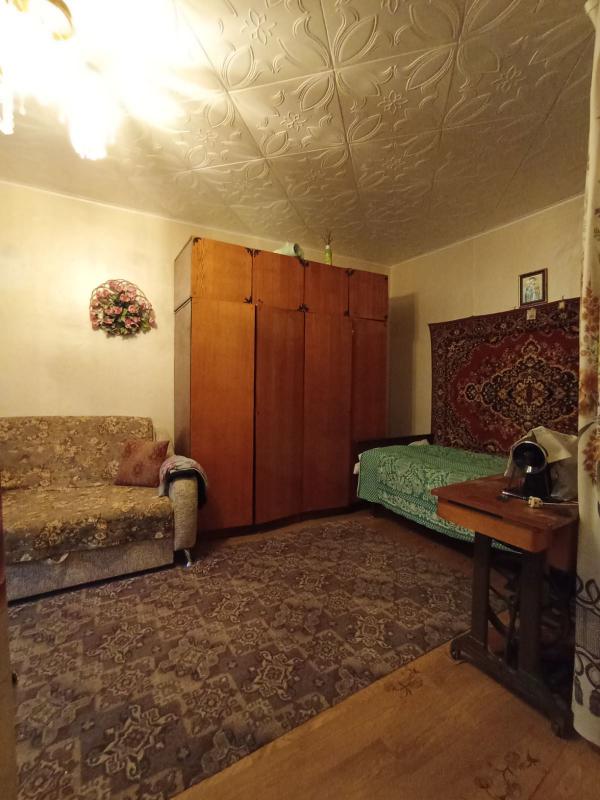 Продается 1-комнатная квартира  на 1 этаже 5-ти этажного кирпичного дома по адресу г. - Новотроицк