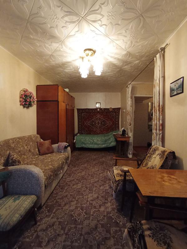 Продается 1-комнатная квартира  на 1 этаже 5-ти этажного кирпичного дома по адресу г. - Новотроицк