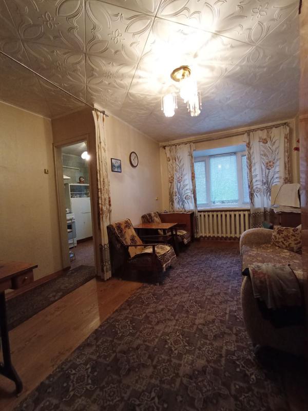 Продается 1-комнатная квартира  на 1 этаже 5-ти этажного кирпичного дома по адресу г. - Новотроицк