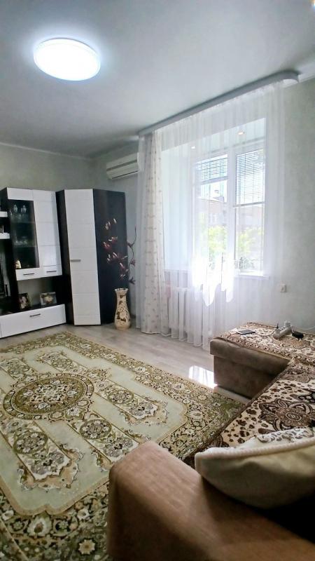 Продается  двухкомнатная квартира по адресу г. - Новотроицк