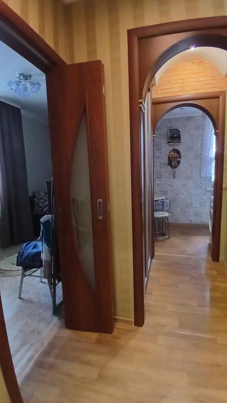 Продается  двухкомнатная квартира по адресу г. - Новотроицк