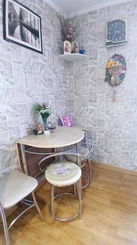 Продается  двухкомнатная квартира по адресу г. - Новотроицк