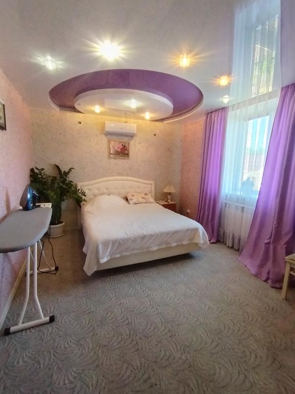 Предлагается к приобретению просторный и уютный дом, расположенный по адресу: улица Садовая. - Гай