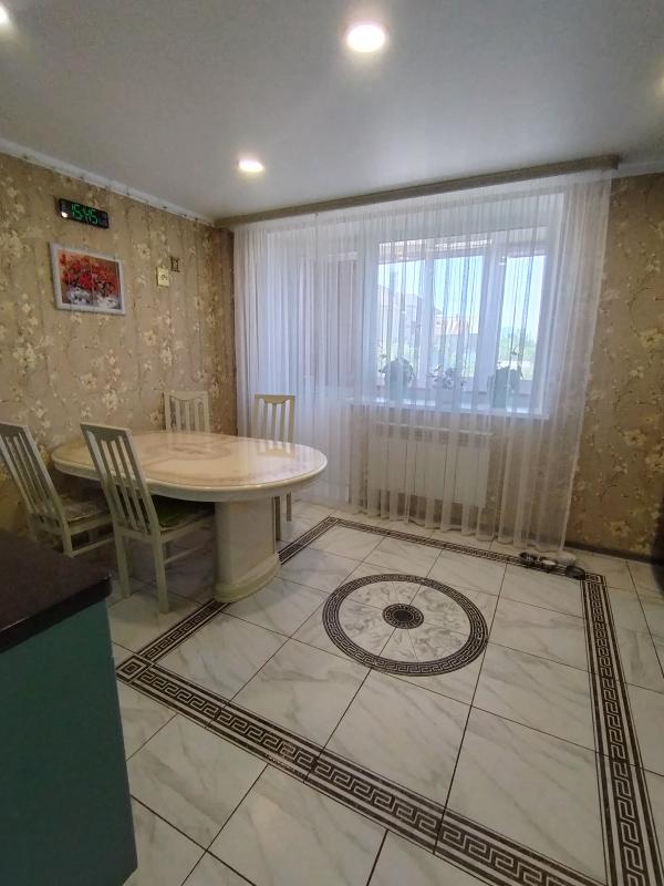 Предлагается к приобретению просторный и уютный дом, расположенный по адресу: улица Садовая. - Гай