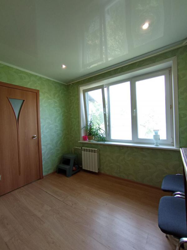 Продается 4-комнатная квартира  на 5 этаже 5-ти этажного по адресу г. - Новотроицк