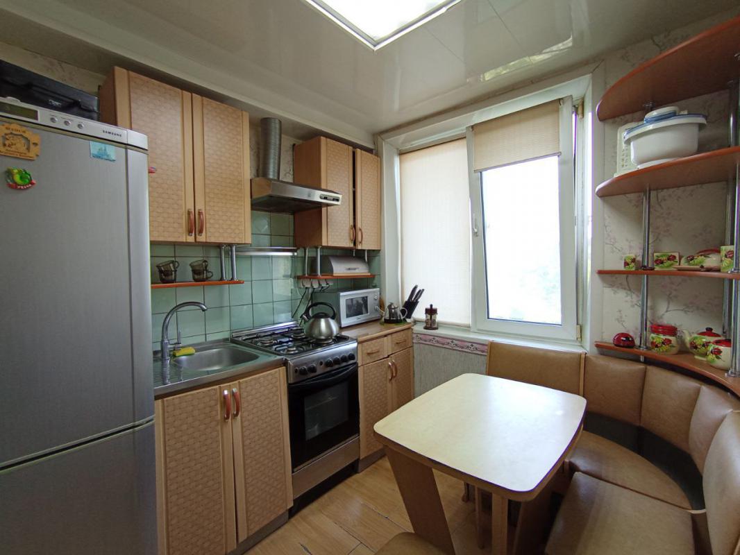 Продается 4-комнатная квартира  на 5 этаже 5-ти этажного по адресу г. - Новотроицк