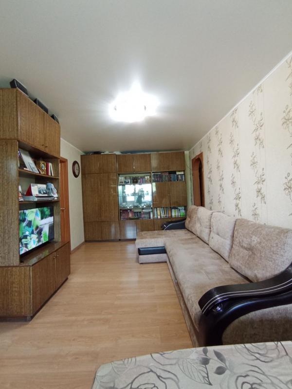 Продается 4-комнатная квартира  на 5 этаже 5-ти этажного по адресу г. - Новотроицк