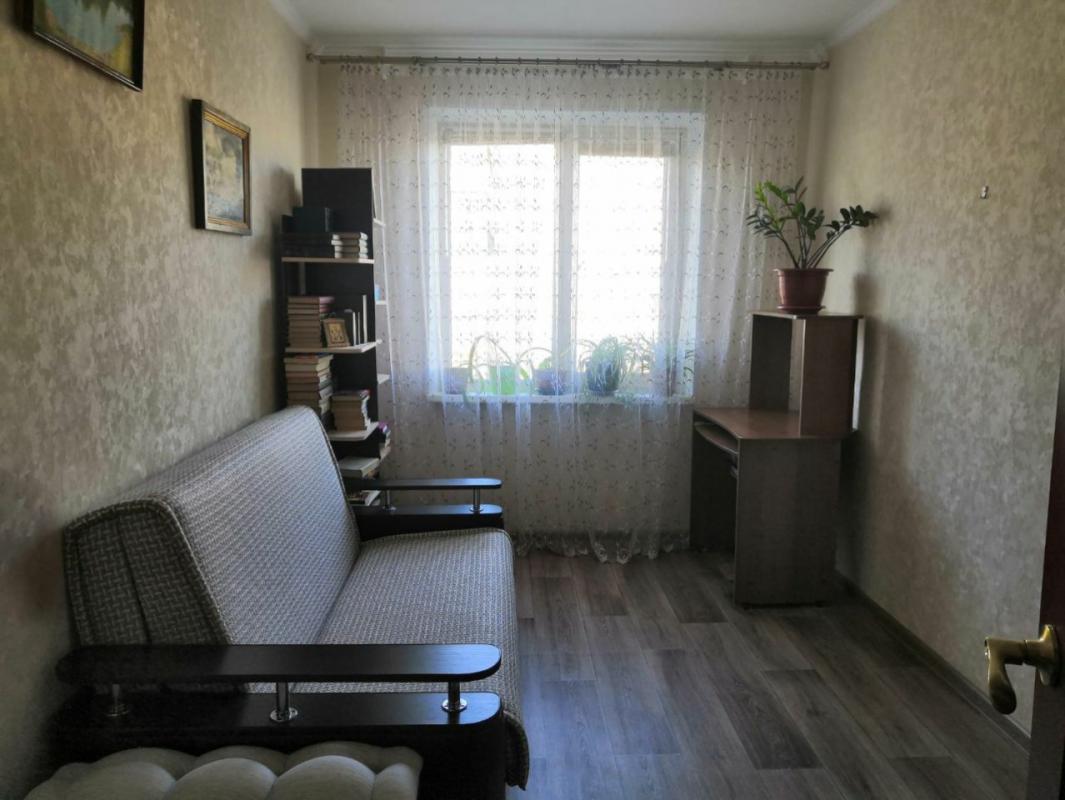 Продается отличная трехкомнатная квартира, расположенная на четвертом этаже пятиэтажного дома по адр - Новотроицк