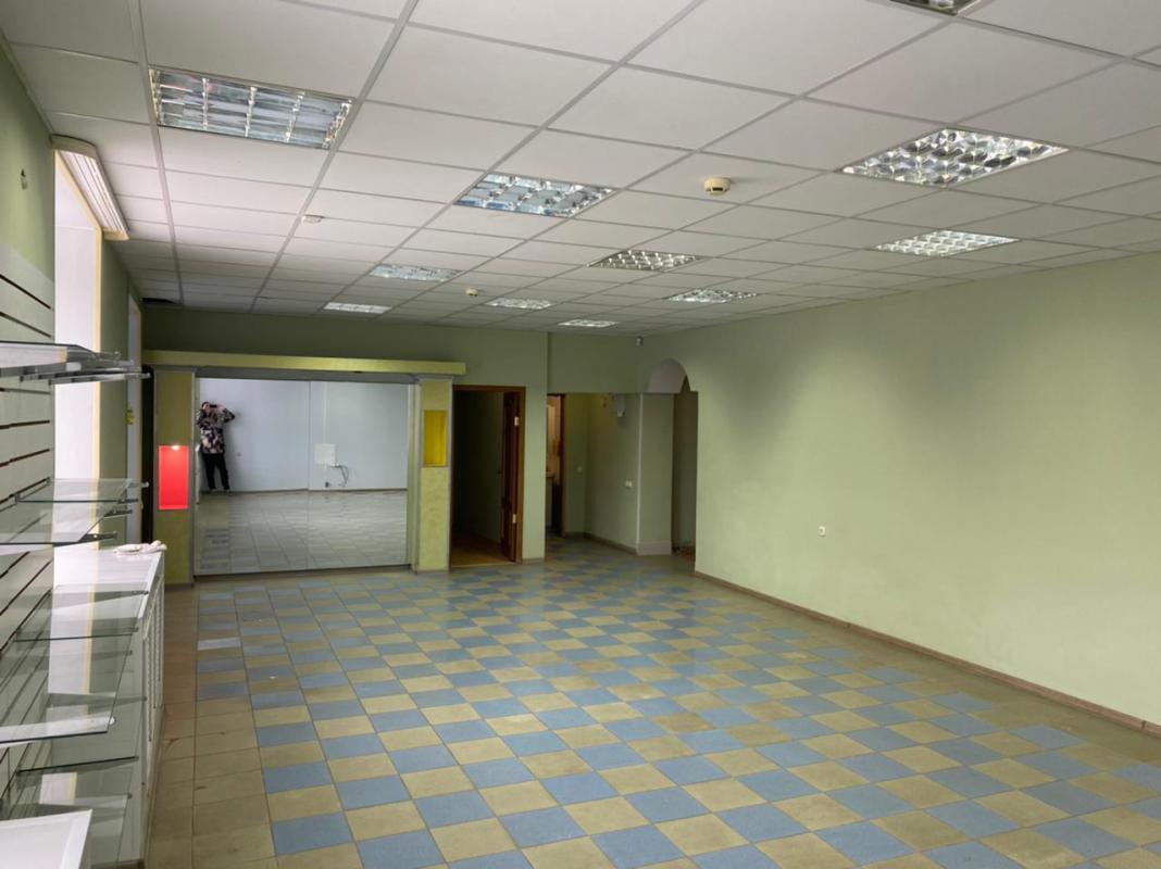 Продается нежилое встроенное помещение с ремонтом. - Новотроицк