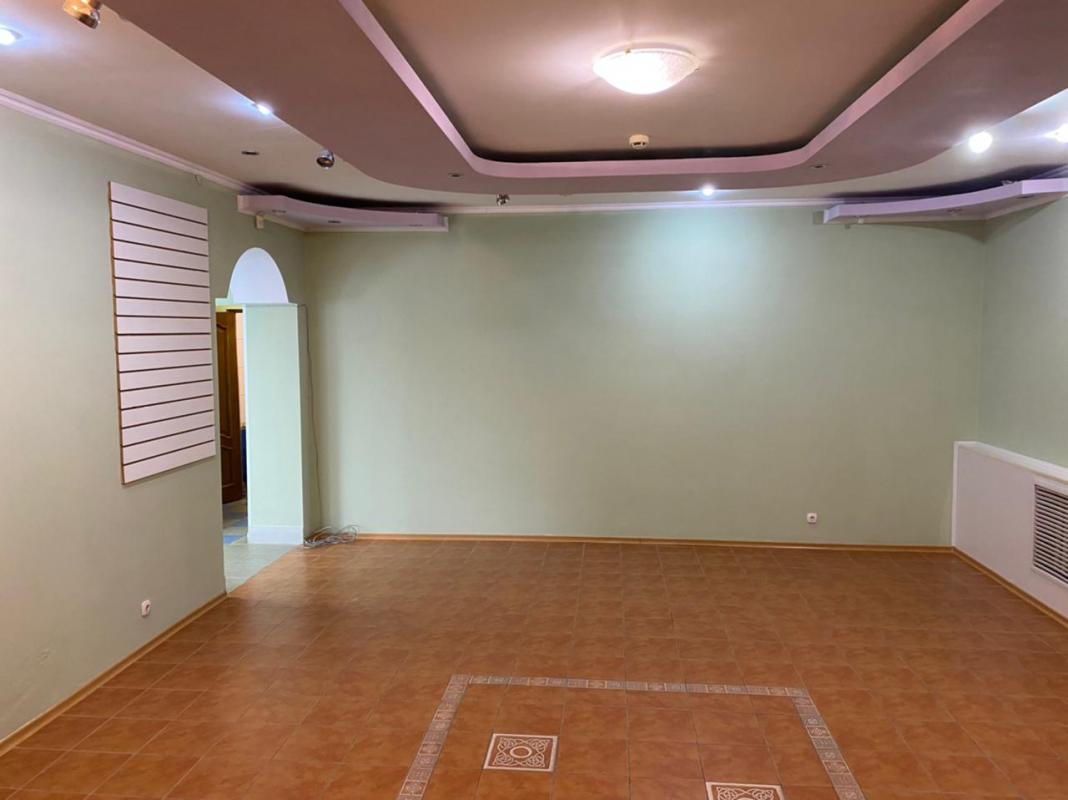 Продается нежилое встроенное помещение с ремонтом. - Новотроицк